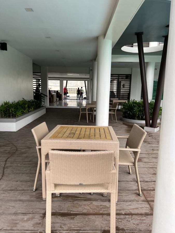 City Center - Front Of Iloilo Esplanade 2Br Condo Eksteriør billede